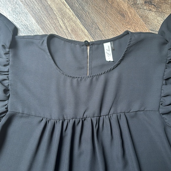 L Love Flutter Sleeve Top- L- Black - Picture 3 of 5